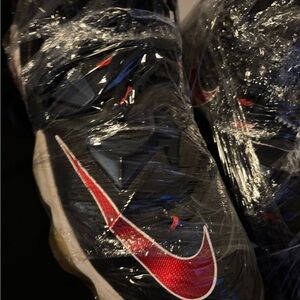 Nike men’s Lebrons midnight Navy size 13